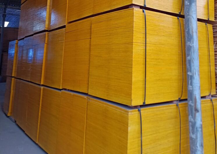 通風(fēng)干燥的環(huán)境更適合存儲(chǔ)模板